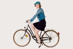 אישה על אופניים